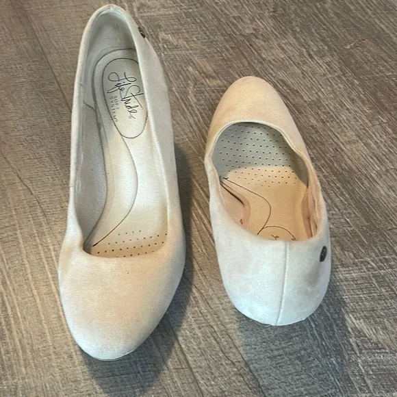 Life Stride suede feel cream heels size 8W - Picture 4 of 6